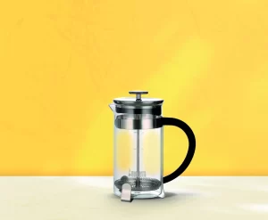 CoffeeTropic French press kahve demleme rehberi: Kahve oranını, öğütme derecesini ve demleme süresini öğren.